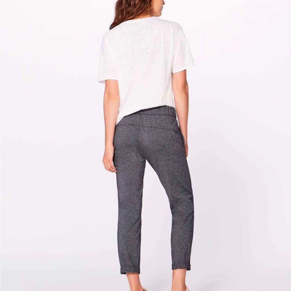 Lululemon On The Fly pant heathered gray/black size: 2 - Picture 12 of 12